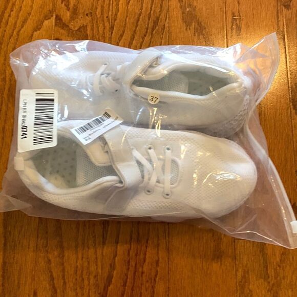 Size 37 (6.5) white sneaker shoes - Picture 5 of 10